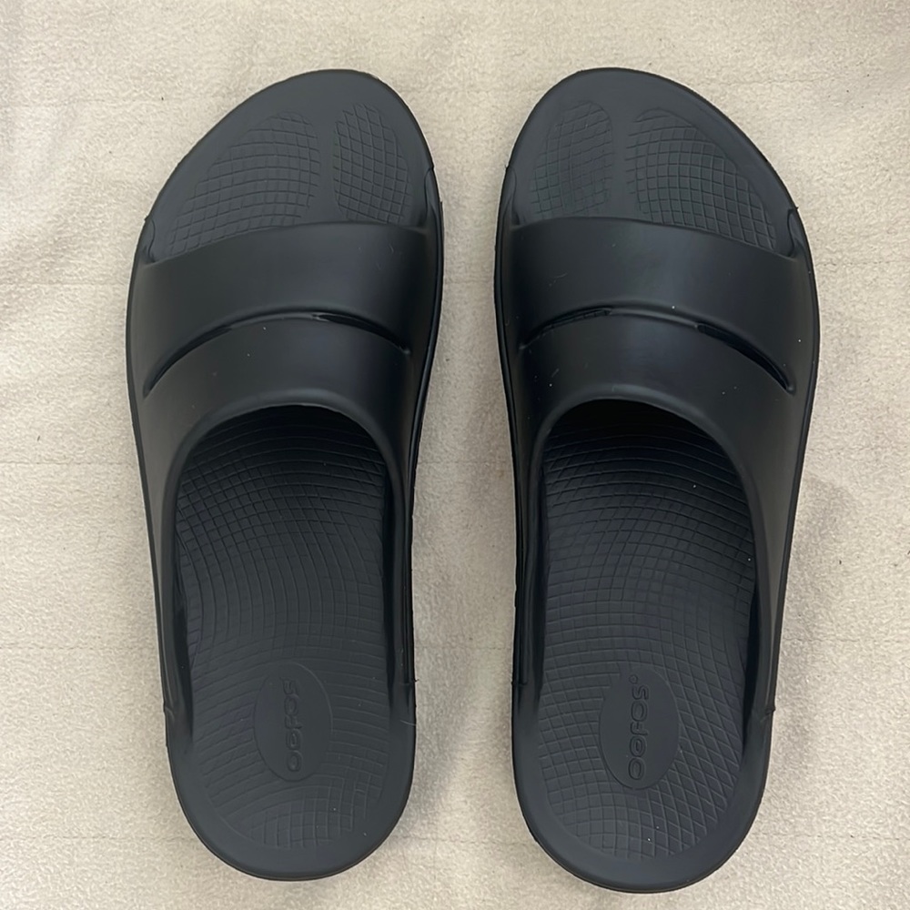 Oofos Recovery Slide sandals, matte black, NWOT, sizing mens 13 or womens 15